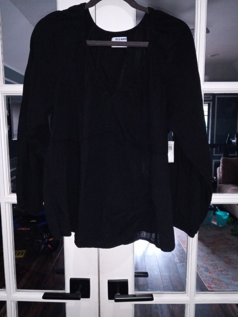 OLD NAVY V-NECK Peasant top in Black - Picture 5 of 5